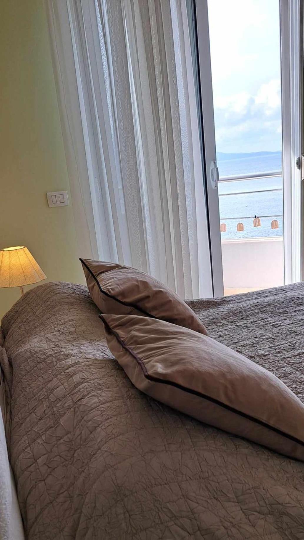 Apartament Sunflower Sea View Saranda